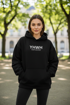 "Frau trägt schwarzen OUR SAVIOR
 Hoodie"