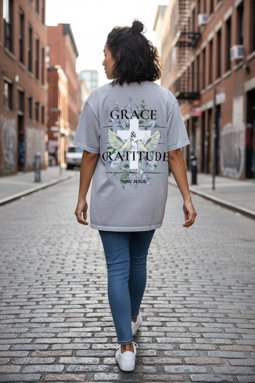 „Grace & Gratitude" – Oversized Tee | Unisex | Beidseitiger Druck