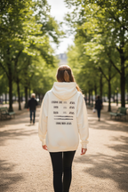 "Frau trägt weißen LIVING WITH JESUS Hoodie Backprint"